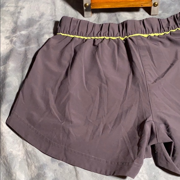 💚 3 for $15 💚 - Under Armour Semi Fitted Heat Gear Shorts size Small - Picture 9 of 16